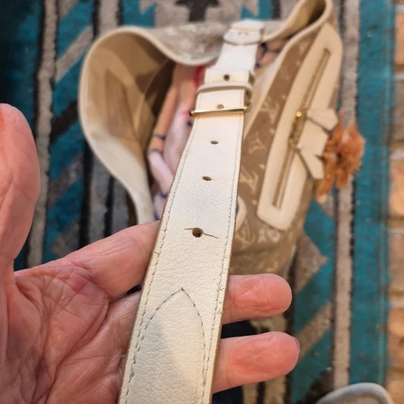 Louis VuittonLimited Edition BlancMonogram Sabbia Besace Bag. Serialcode FO4170. - Picture 6 of 16